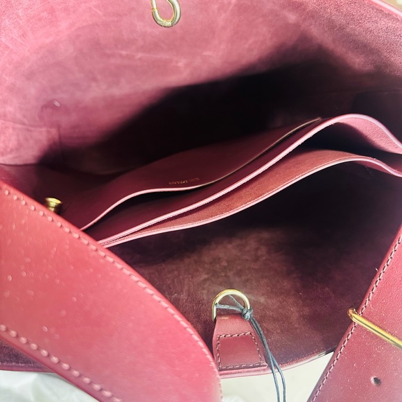 Cuyana Oversized Linea Bag • Smooth Leather • Cherry • MSRP $558 • Sold Out - Picture 9 of 11